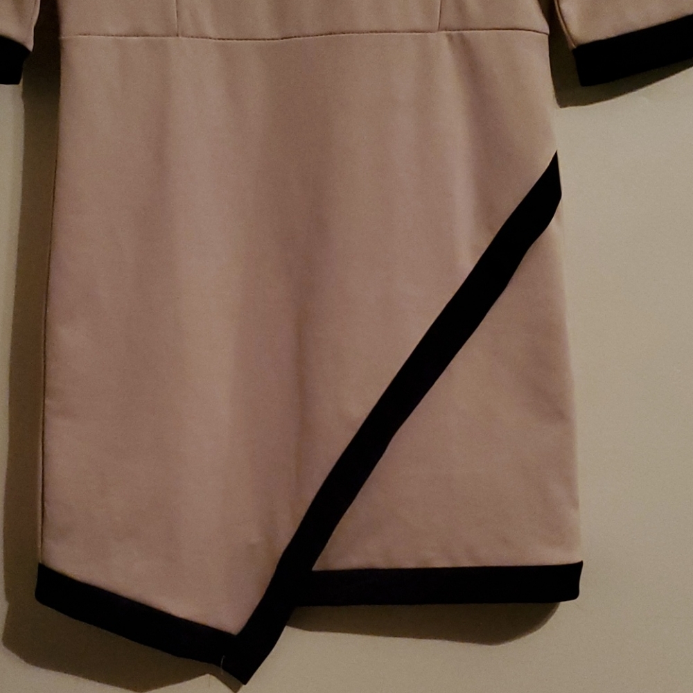 Nwot figure flattering dress - Picture 2 of 4